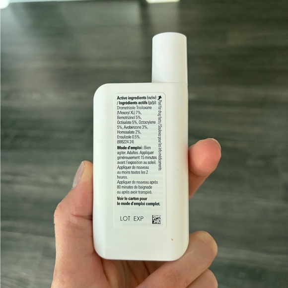 La Roche-Posay Invisible Fluid Sunscreen - Picture 2 of 3